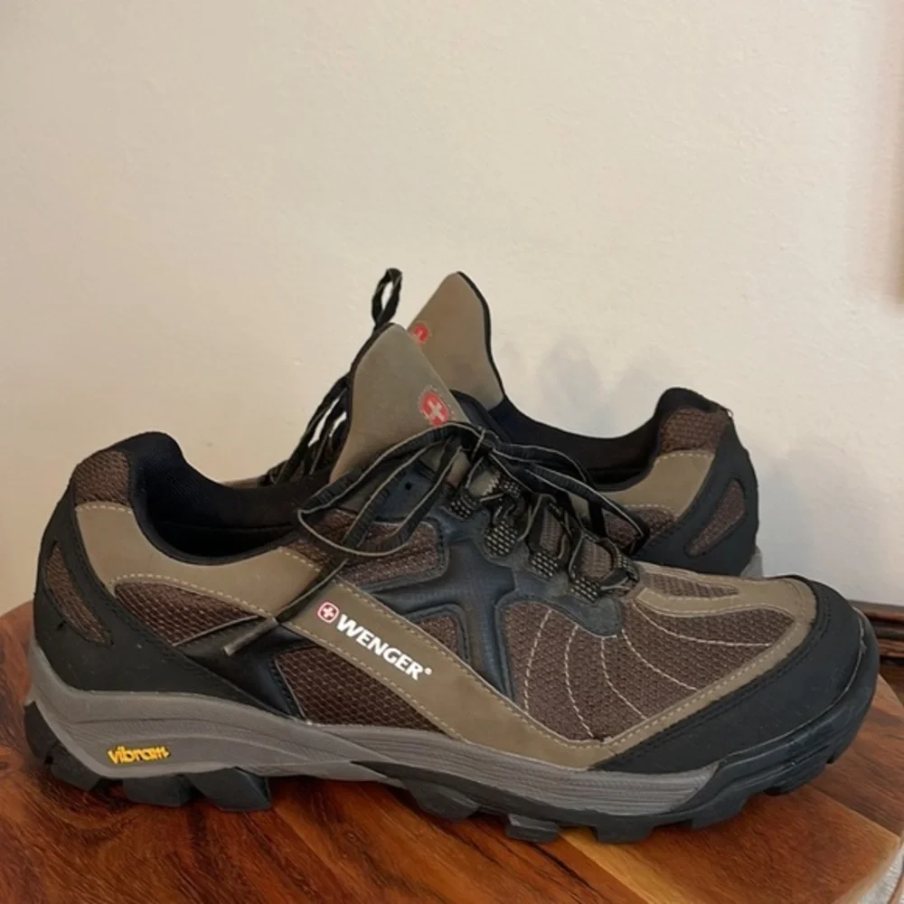 Wenger Swiss Military Mens Size 11‎ Hiking Shoes Brown Vibram Sole EUC